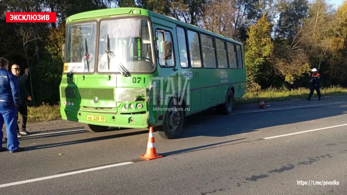 В Псковском районе, у деревни Станки, произошло столкновение автобуса ПАЗ и автомобилей ВАЗ-2115 В Псковском районе, у деревни Станки, произошло столкновение автобуса ПАЗ и автомобилей ВАЗ-2115