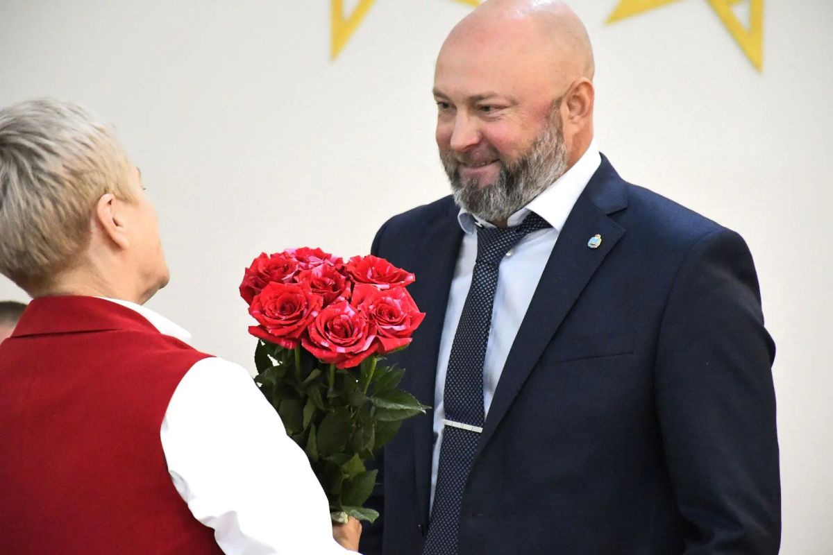 Для каждого из нас педагоги – это люди, которые с любовью, терпением и старанием вели нас через школьные годы и помогали стать теми, кем мы являемся сегодня