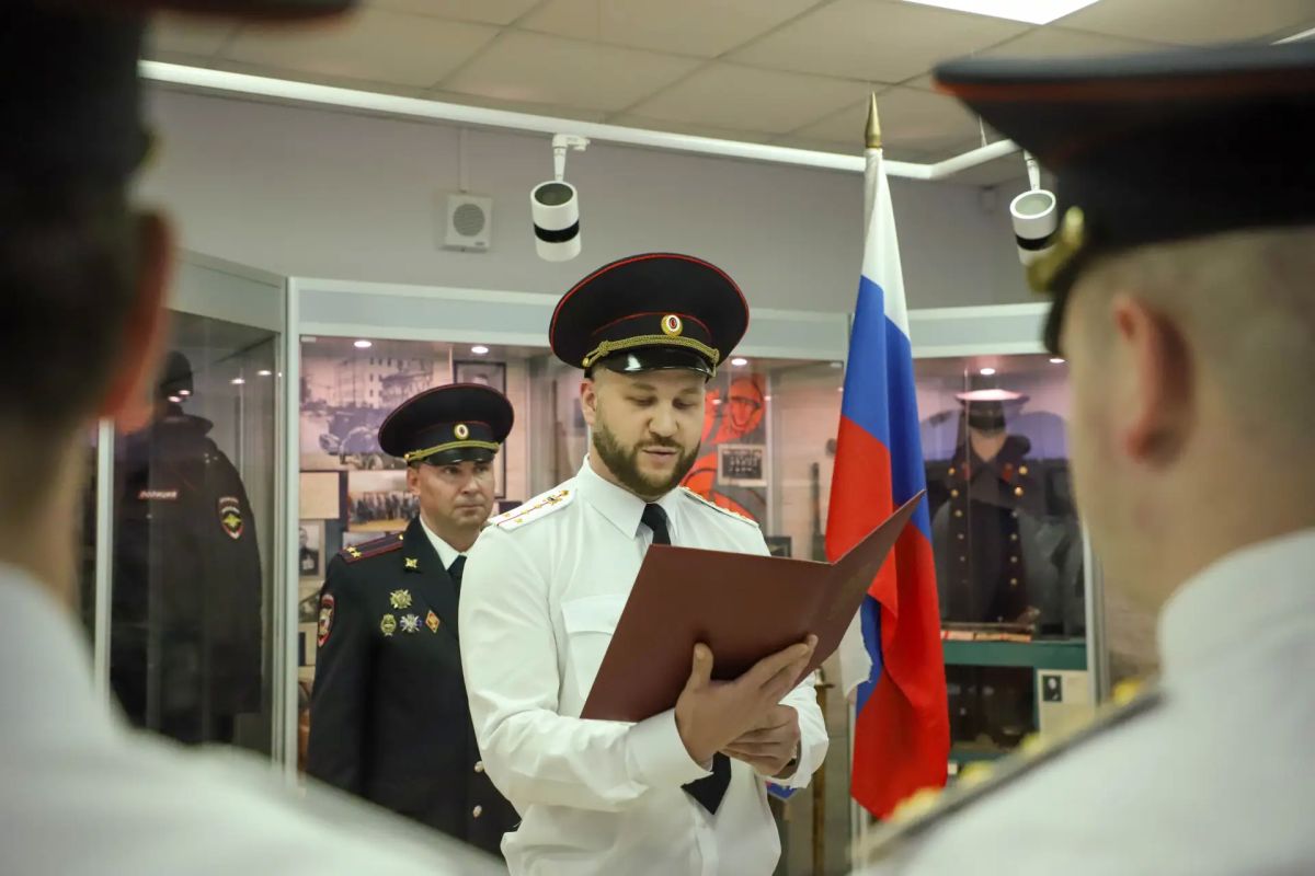 Группа слушателей Центра профессиональной подготовки Управления МВД России по Псковской области приняла присягу Группа слушателей Центра профессиональной подготовки Управления МВД России по Псковской области приняла присягу