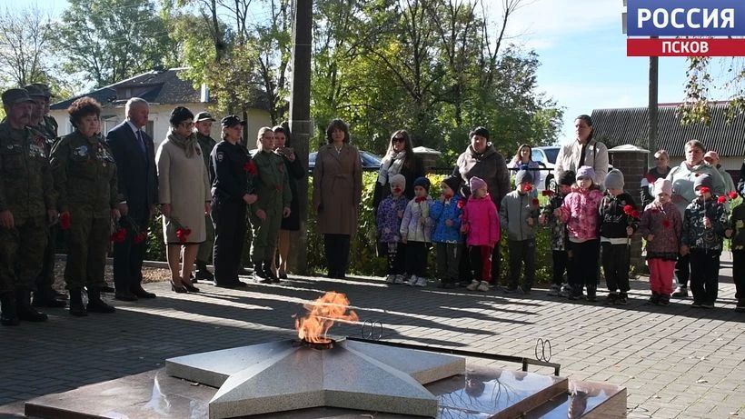 Митинги и возложения на братских могилах: Невель чтит память героев Митинги и возложения на братских могилах: Невель чтит память героев