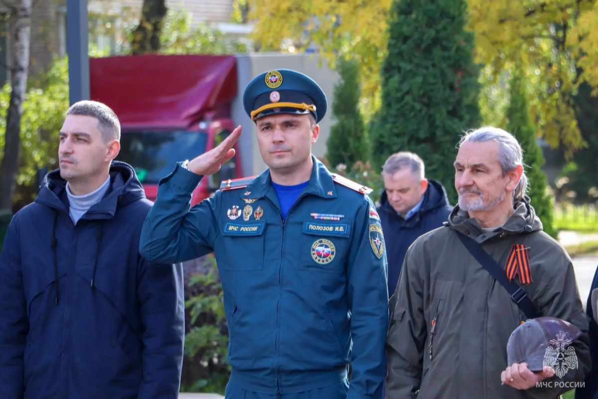 В Великих Луках появился мурал, посвященный сотрудникам МЧС России В Великих Луках появился мурал, посвященный сотрудникам МЧС России