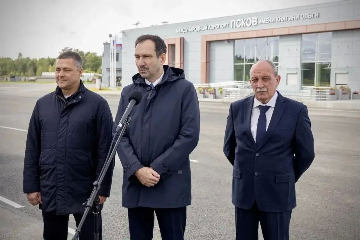 Главу государства Владимира Путина от себя лично и от жителей Псковской области поздравил с Днём рождения глава региона Михаил Ведерников Главу государства Владимира Путина от себя лично и от жителей Псковской области поздравил с Днём рождения глава региона Михаил Ведерников