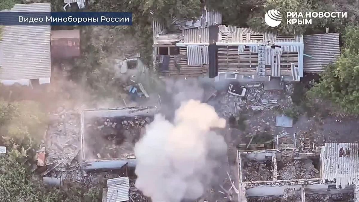 Эпичные кадры: бойцы "Центра" разбили украинскую технику в районе Доброполья в ДНР