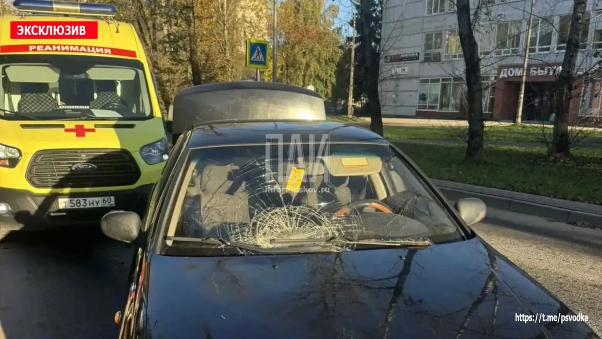 Водитель автомобиля Nissan сбил подростка на пешеходном переходе на улице Звёздной в Пскове Водитель автомобиля Nissan сбил подростка на пешеходном переходе на улице Звёздной в Пскове