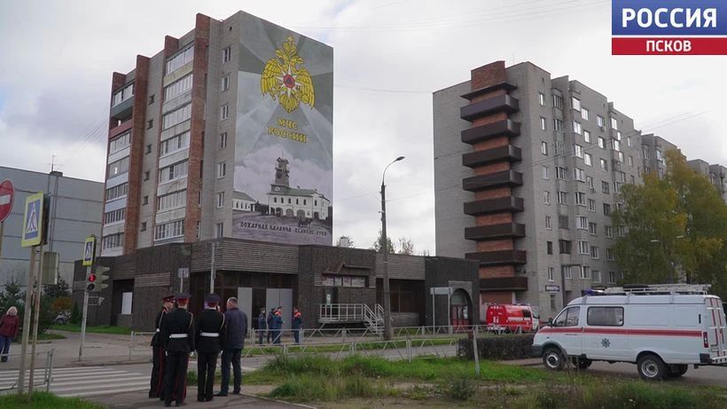 "Пример служения людям" - в Великих Луках появился мурал спасателям