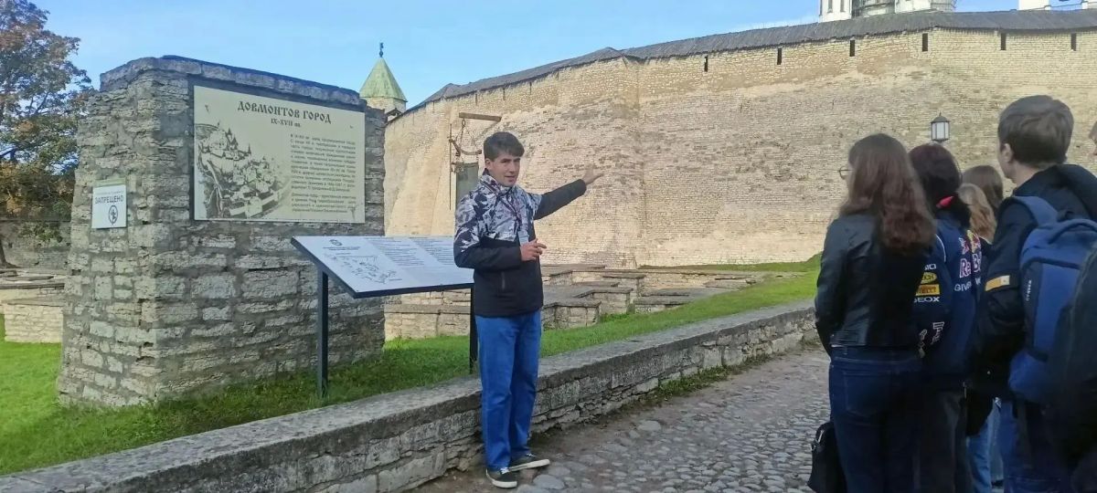 Продолжается серия профориентационных экскурсий для школьников, организованных Министерством туризма Псковской области Продолжается серия профориентационных экскурсий для школьников, организованных Министерством туризма Псковской области