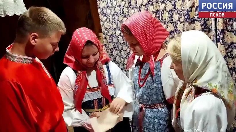 Школьники из Новоржева победили в областном конкурсе "Традиции и обряды моего народа"
