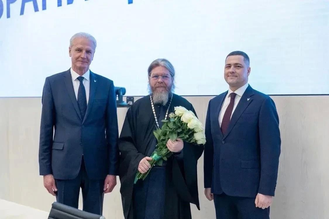 Губернатор Псковской области Михаил Ведерников поздравил митрополита Тихона (Шевкунова) с днём тезоименитства Губернатор Псковской области Михаил Ведерников поздравил митрополита Тихона (Шевкунова) с днём тезоименитства