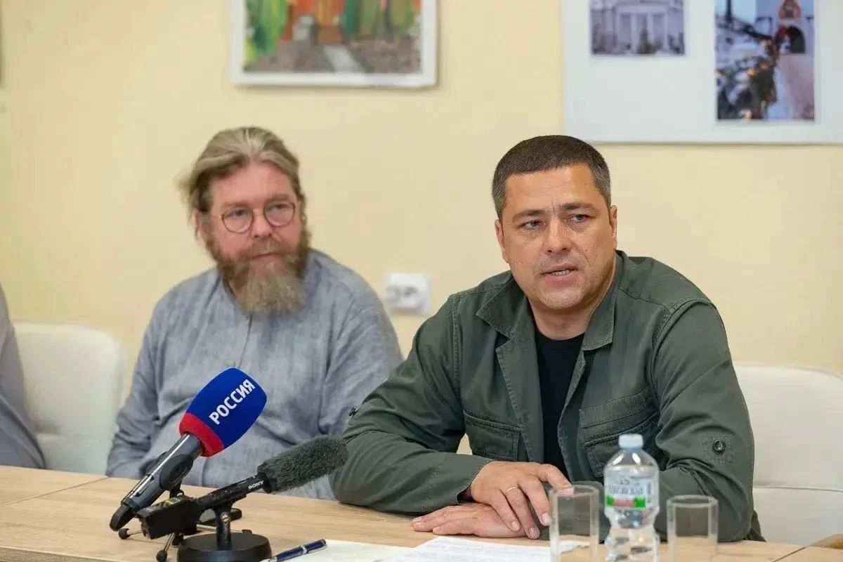 Губернатор Псковской области Михаил Ведерников поздравил митрополита Тихона (Шевкунова) с днём тезоименитства Губернатор Псковской области Михаил Ведерников поздравил митрополита Тихона (Шевкунова) с днём тезоименитства