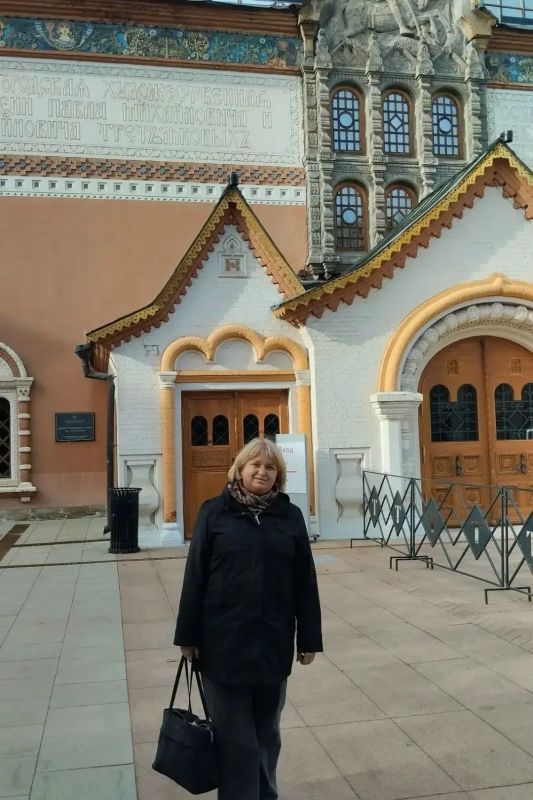 Учитель Изборского лицея Светлана Журова представляет Псковскую область в финале Всероссийского конкурса школьных музеев, который проходит в конгрессно-выставочном центре Центрального парка «Патриот» в Подмосковье