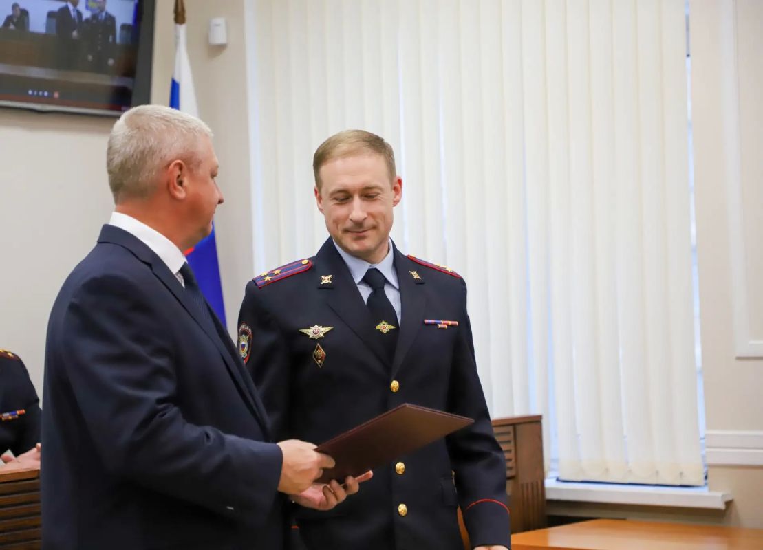 Личный состав кадрового аппарата УМВД по Псковской области отмечает профессиональный праздник Личный состав кадрового аппарата УМВД по Псковской области отмечает профессиональный праздник