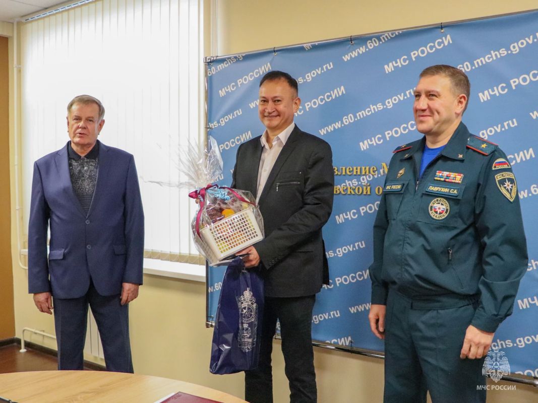 Поздравление юбиляра и вручение очередного специального звания Поздравление юбиляра и вручение очередного специального звания