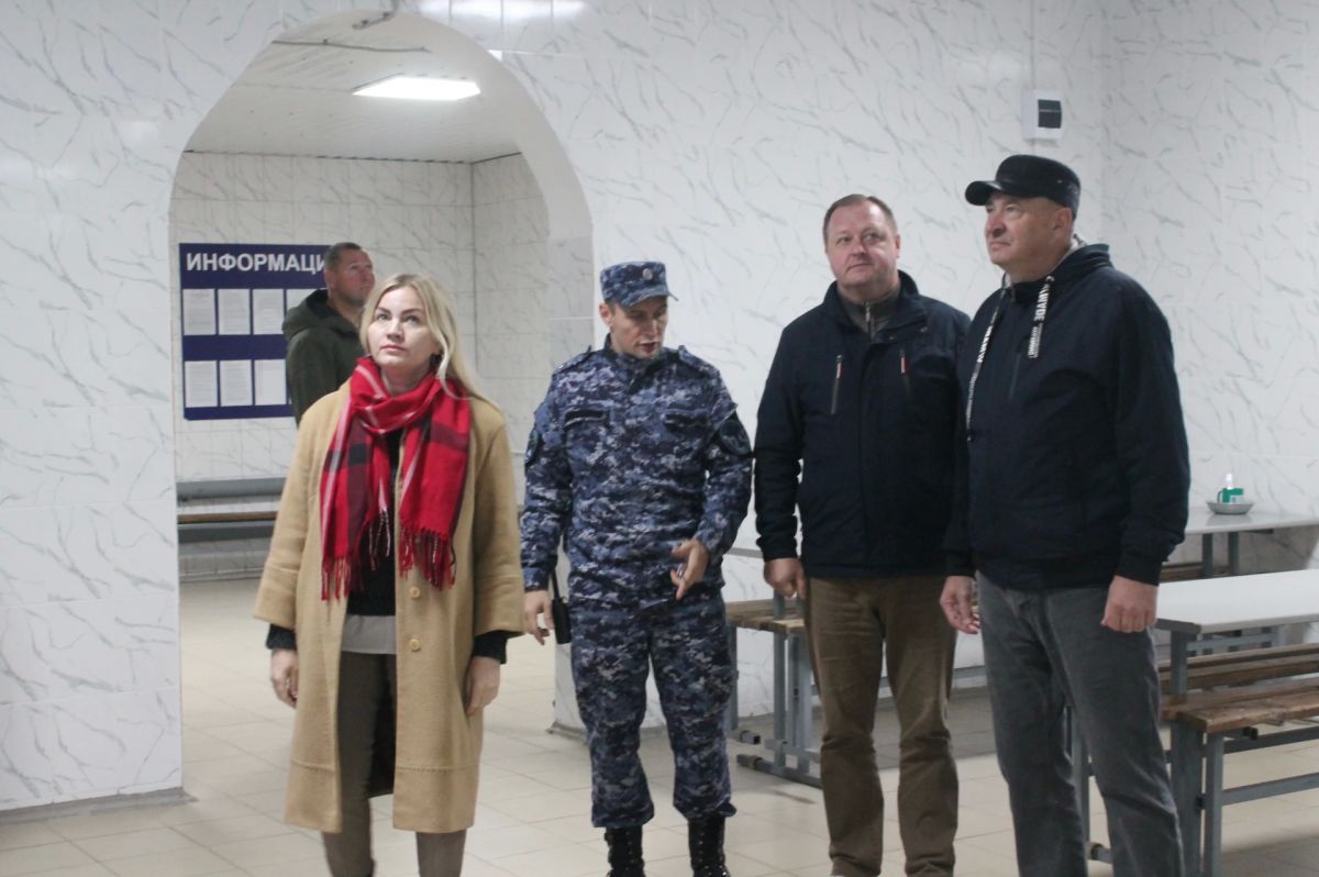 Члены ОНК посетили ИК-4 УФСИН России по Псковской области с проверкой Члены ОНК посетили ИК-4 УФСИН России по Псковской области с проверкой