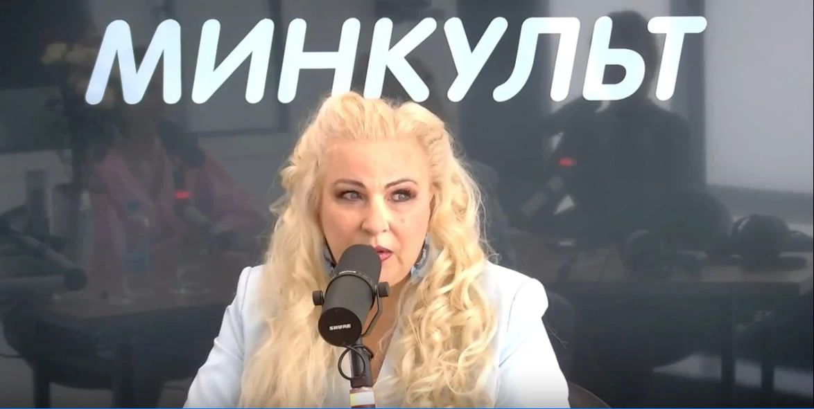 Псковская поэтесса и автор-исполнитель Татьяна Замураева стала гостьей программы «Минкульт» на радиостанции «Серебряный дождь» (88,3 FM) в Пскове сегодня, 15 октября