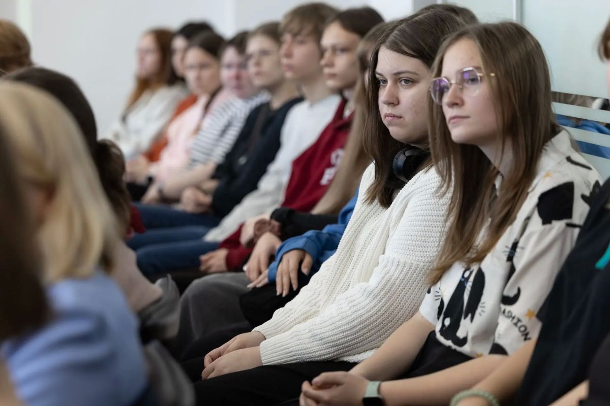 В Псковском государственном университете прошла необычная встреча: на лингвистической конференции со студентами, изучающими английский язык, пообщался Гунтис Ламбергс – американец, который в 70 лет вместе с супругой переехал... В Псковском государственном университете прошла необычная встреча: на лингвистической конференции со студентами, изучающими английский язык, пообщался Гунтис Ламбергс – американец, который в 70 лет вместе с супругой переехал...