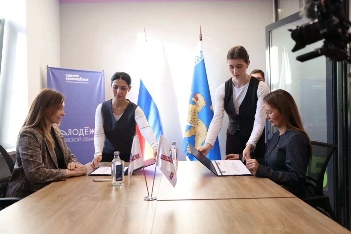 Подписание дорожной карты взаимодействия Президентской платформы «Россия – страна возможностей» и Псковской области состоялось в рамках всероссийского форума «День профразвития: найди себя в Псковской области» Подписание дорожной карты взаимодействия Президентской платформы «Россия – страна возможностей» и Псковской области состоялось в рамках всероссийского форума «День профразвития: найди себя в Псковской области»
