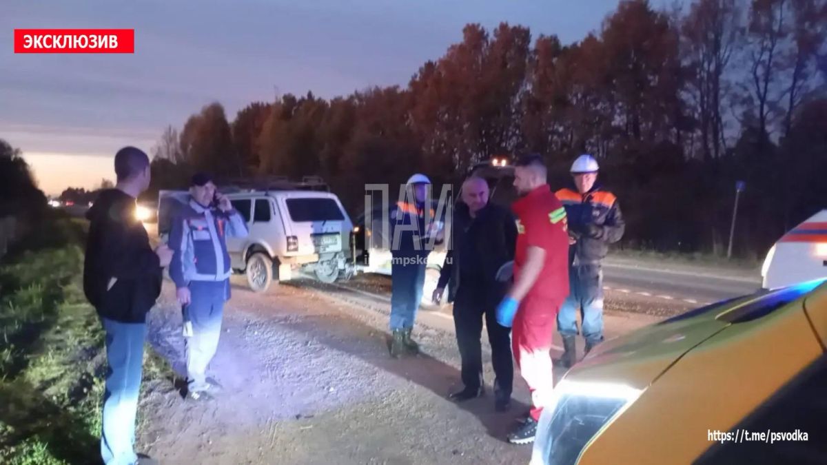 В Псковском районе, на 6-м километре автодороги Псков-Гдов, после деревни Солоново в сторону Гдова, произошло столкновение автомобиля «Нива» с прицепом и автомобиля Lada Granta В Псковском районе, на 6-м километре автодороги Псков-Гдов, после деревни Солоново в сторону Гдова, произошло столкновение автомобиля «Нива» с прицепом и автомобиля Lada Granta