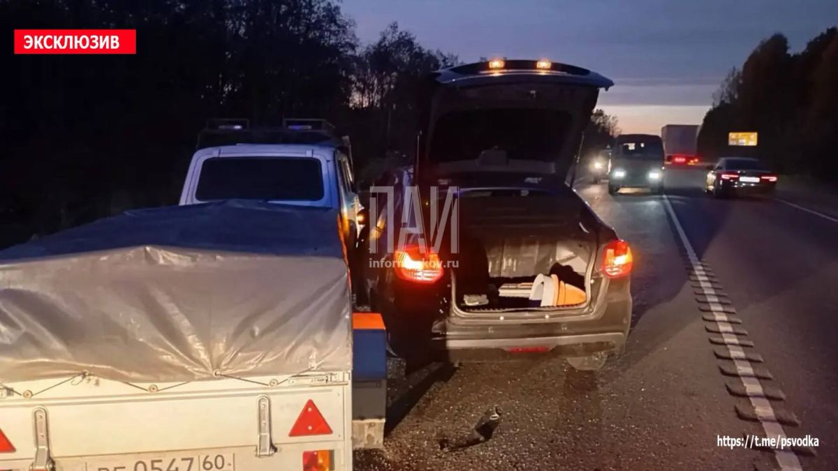 В Псковском районе, на 6-м километре автодороги Псков-Гдов, после деревни Солоново в сторону Гдова, произошло столкновение автомобиля «Нива» с прицепом и автомобиля Lada Granta В Псковском районе, на 6-м километре автодороги Псков-Гдов, после деревни Солоново в сторону Гдова, произошло столкновение автомобиля «Нива» с прицепом и автомобиля Lada Granta