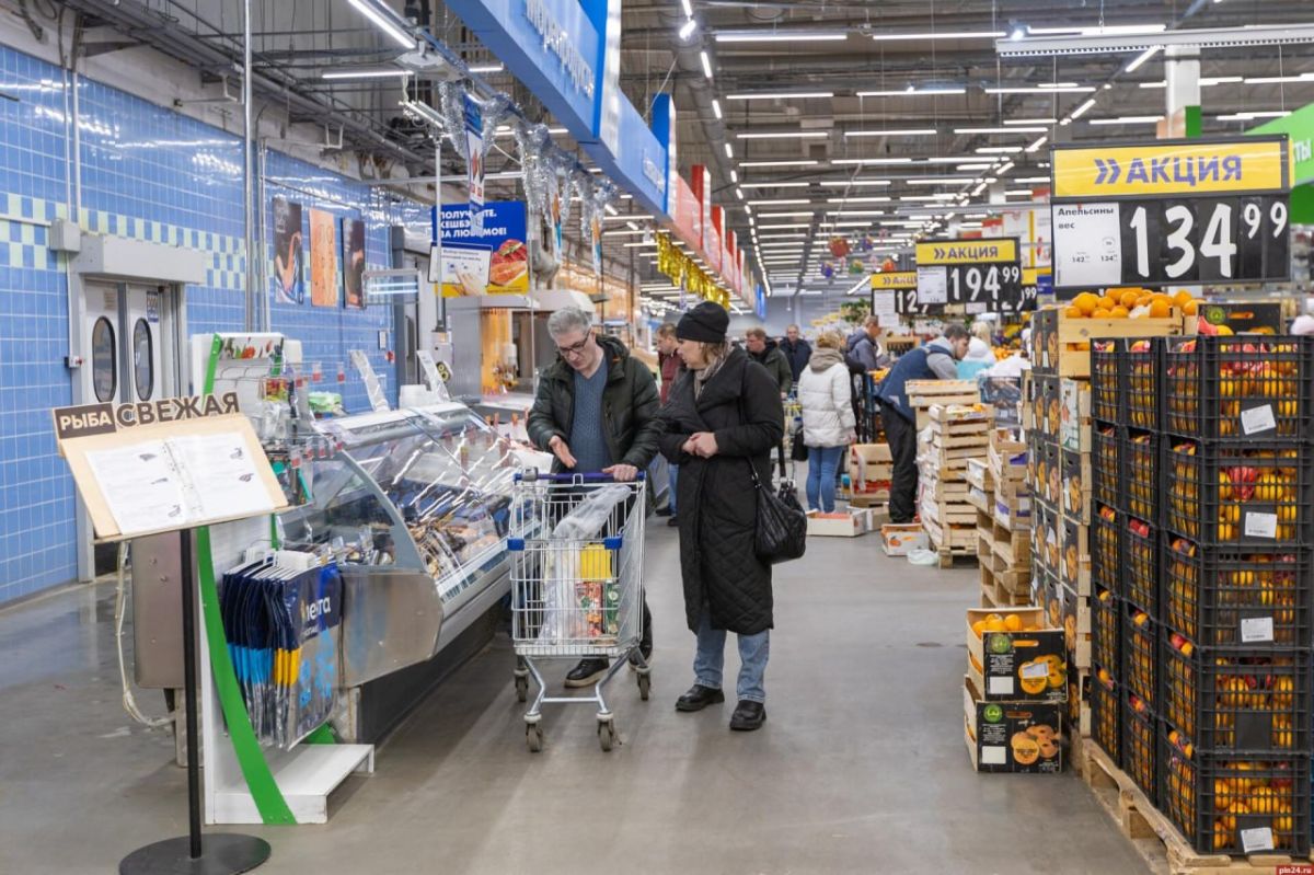 Почти 90% жителей Псковской области тратят зарплату на продукты - аналитики