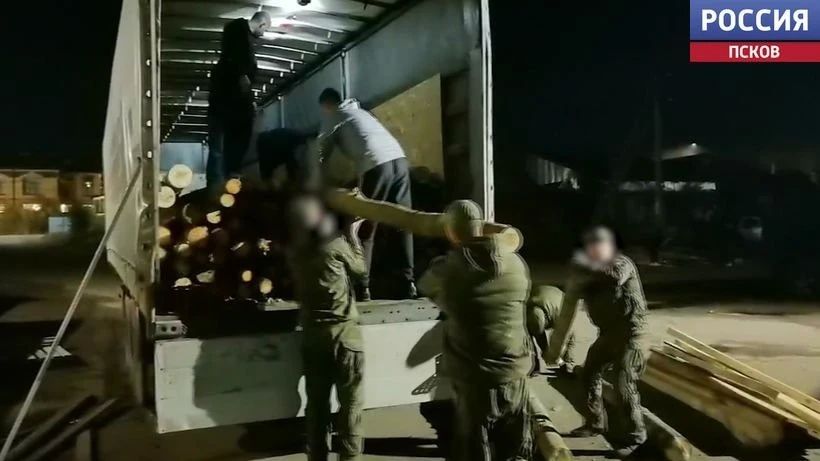"Надежный тыл" отправил на фронт 32 кубометра стройматериалов и два автомобиля "Надежный тыл" отправил на фронт 32 кубометра стройматериалов и два автомобиля