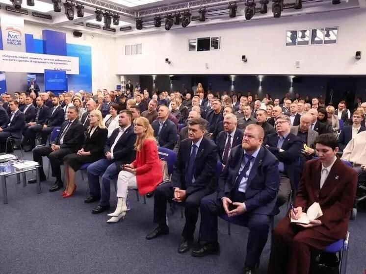 Депутат Государственной Думы Антон Мороз принял участие в образовательном семинаре для впервые избранных парламентариев, который состоялся в центральном исполкоме партии «Единая Россия»