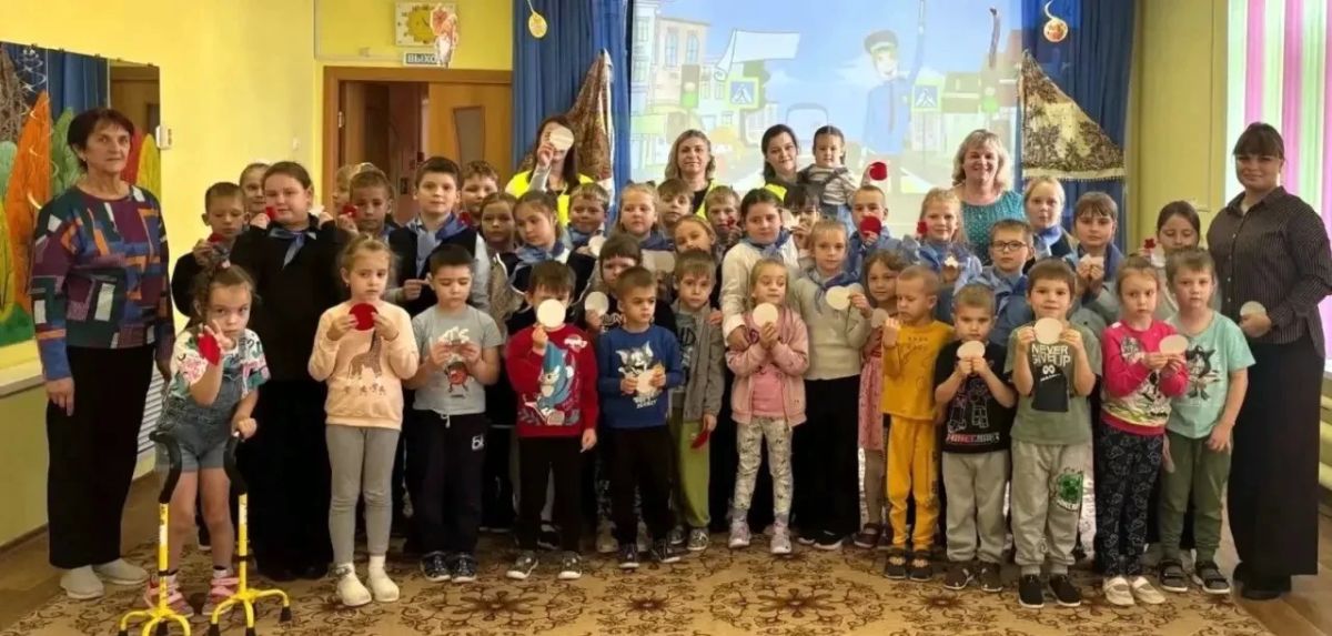В Дедовичском муниципальном округе прошла профилактическая акция по безопасности дорожного движения В Дедовичском муниципальном округе прошла профилактическая акция по безопасности дорожного движения