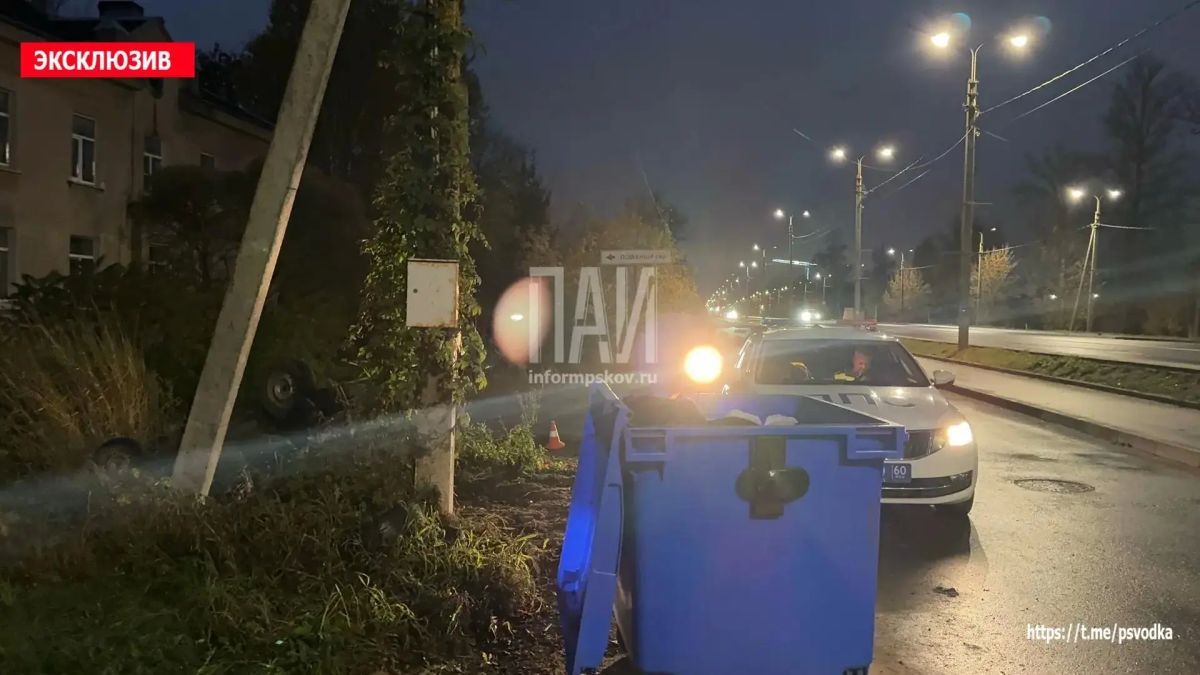 Водитель автомобиля ВАЗ-2109, по предварительным данным, находившийся в состоянии алкогольного опьянения, вылетел в кювет и допустил опрокидывание автомобиля в придорожную канаву, заполненную водой Водитель автомобиля ВАЗ-2109, по предварительным данным, находившийся в состоянии алкогольного опьянения, вылетел в кювет и допустил опрокидывание автомобиля в придорожную канаву, заполненную водой