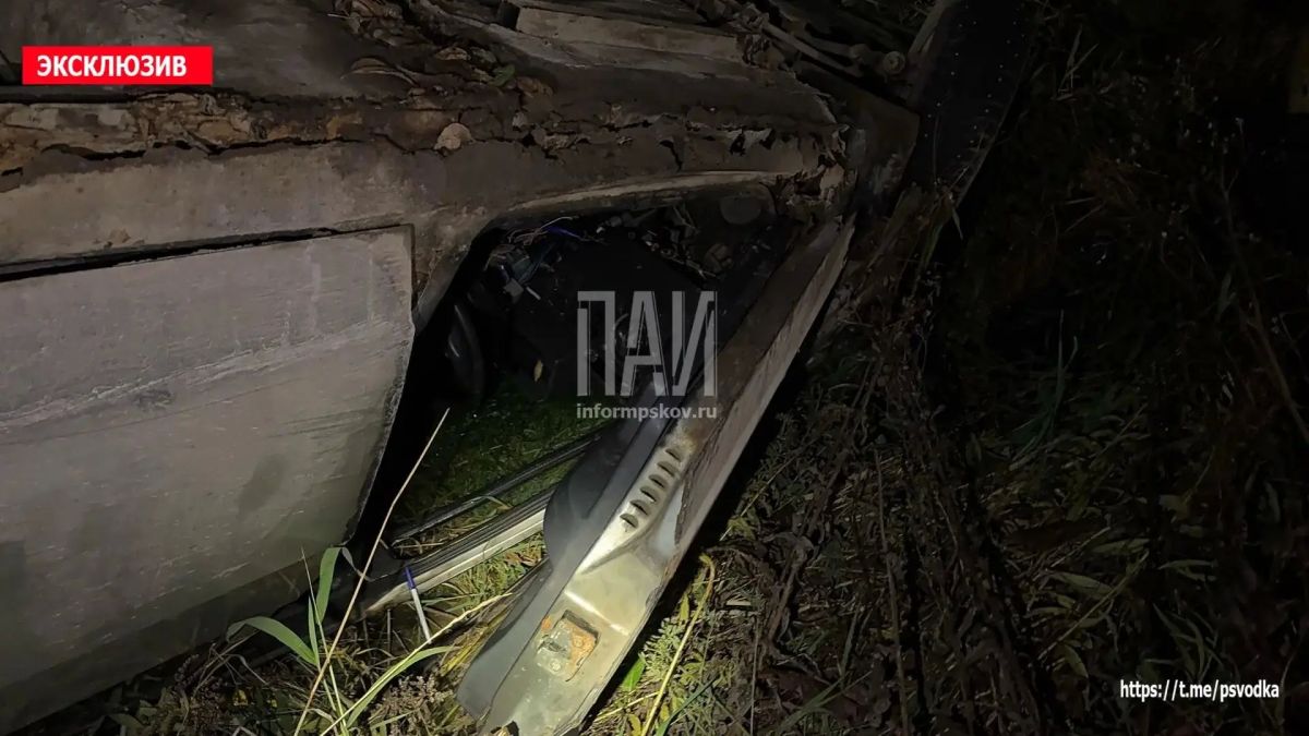 Водитель автомобиля ВАЗ-2109, по предварительным данным, находившийся в состоянии алкогольного опьянения, вылетел в кювет и допустил опрокидывание автомобиля в придорожную канаву, заполненную водой Водитель автомобиля ВАЗ-2109, по предварительным данным, находившийся в состоянии алкогольного опьянения, вылетел в кювет и допустил опрокидывание автомобиля в придорожную канаву, заполненную водой