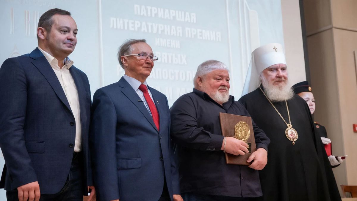 Псковский писатель, председатель правления Псковского регионального отделения Союза писателей России Игорь Смолькин (Изборцев) стал лауреатом XVII Международного славянского литературного форума «Золотой Витязь» Псковский писатель, председатель правления Псковского регионального отделения Союза писателей России Игорь Смолькин (Изборцев) стал лауреатом XVII Международного славянского литературного форума «Золотой Витязь»