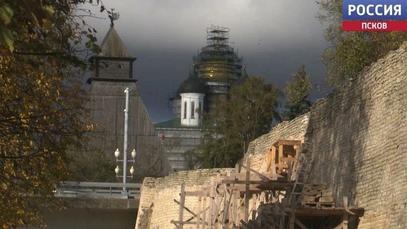 Реставрация крепостной стены от Власьевской башни до Профсоюзной завершается в Пскове Реставрация крепостной стены от Власьевской башни до Профсоюзной завершается в Пскове