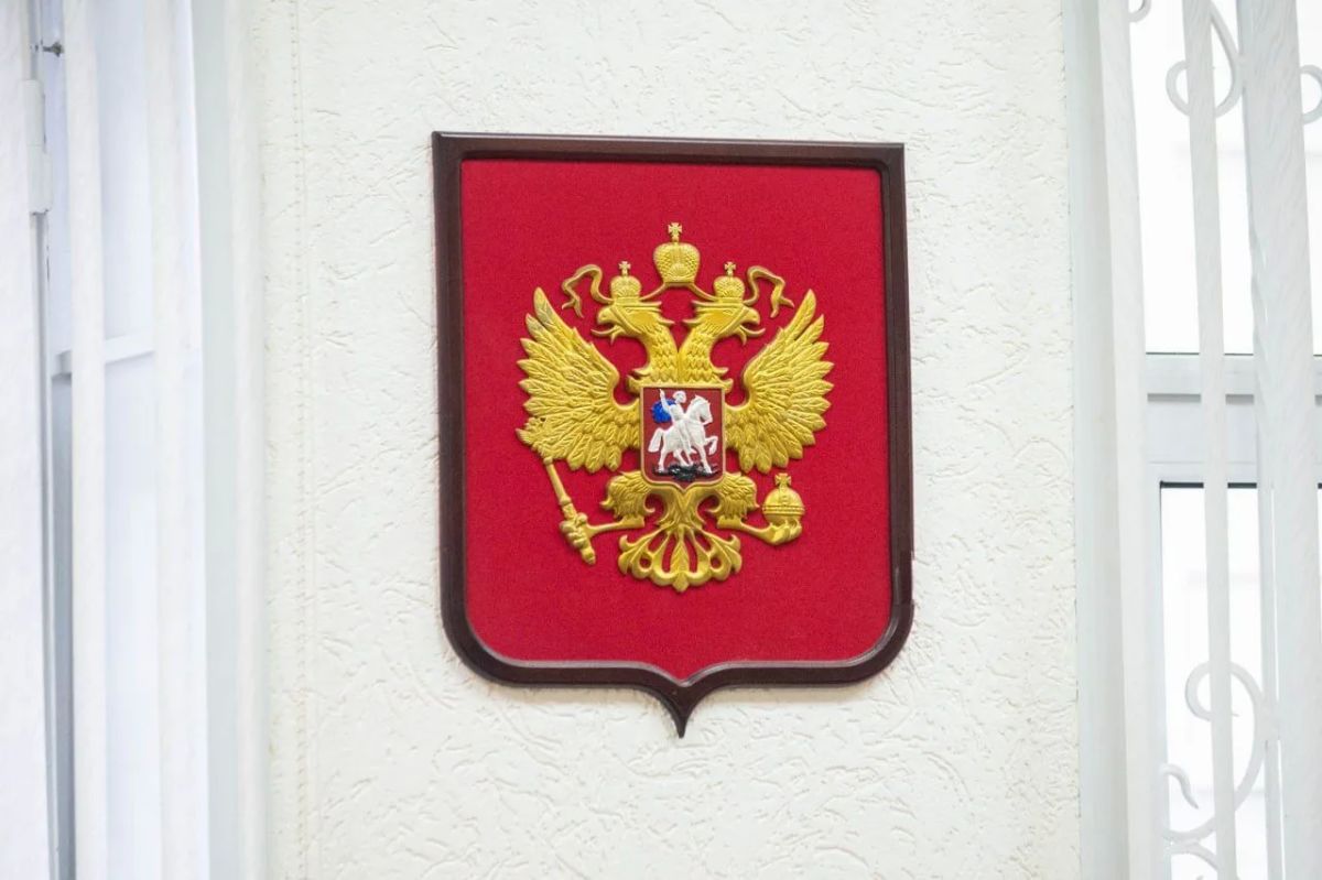 Суд взыскал с дроппера более миллиона рублей за обман пенсионера из Псковской области