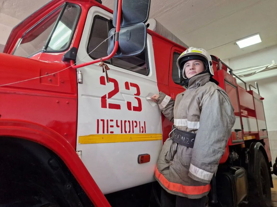 Ученики Печорской гимназии побывали на экскурсии в пожарной части № 23 Ученики Печорской гимназии побывали на экскурсии в пожарной части № 23