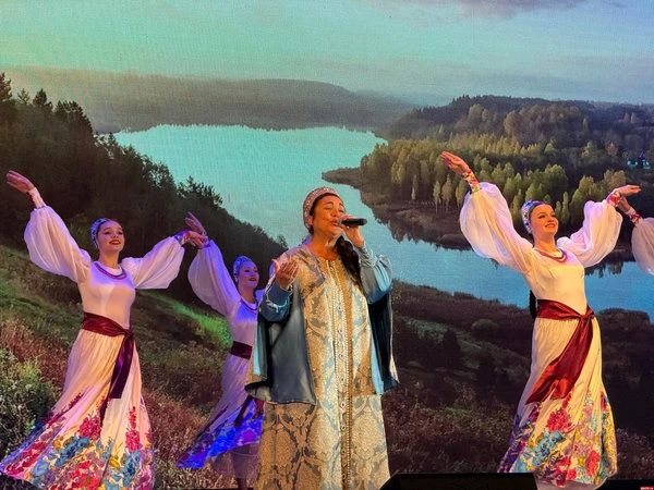 В Псковской областной филармонии состоялся гала-концерт смотра коренных малочисленных народов В Псковской областной филармонии состоялся гала-концерт смотра коренных малочисленных народов