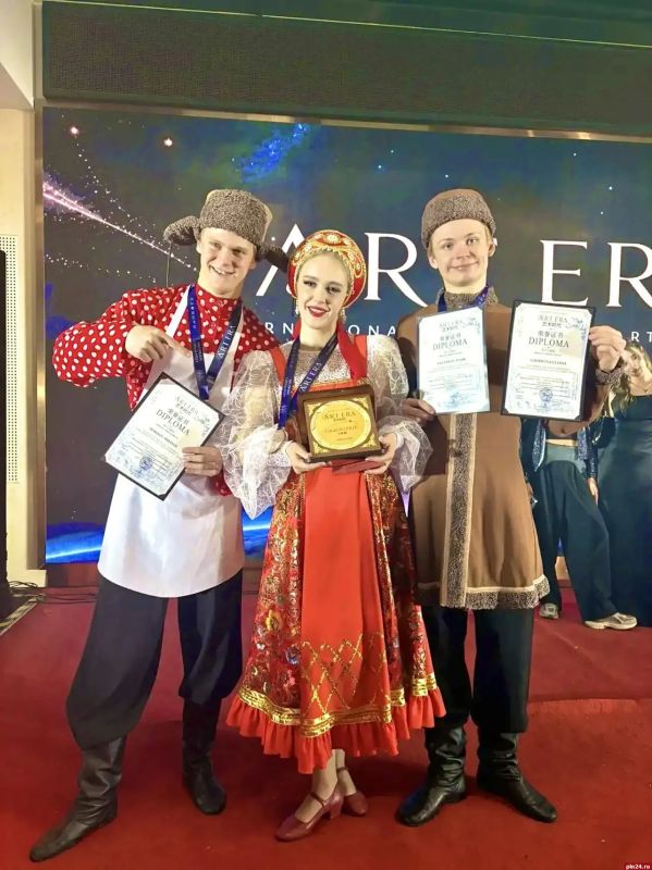 Псковские «Русские узоры» взяли гран-при на международном фестивале в Китае Псковские «Русские узоры» взяли гран-при на международном фестивале в Китае
