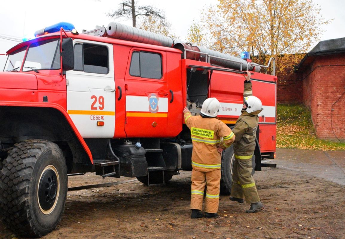В ИК-6 во время учений отработали действия при возникновении пожара на производственной зоне В ИК-6 во время учений отработали действия при возникновении пожара на производственной зоне