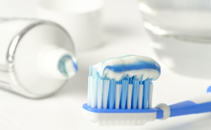 Оставьте просроченную зубную пасту, чтобы заменить бытовую химию: всем хозяйкам на заметку