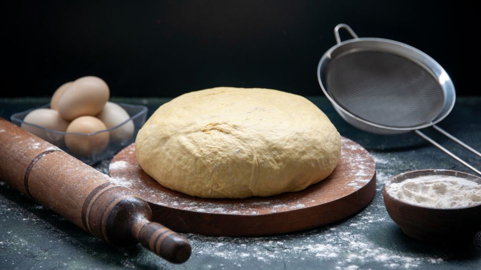 Это быстрое дрожжевое тесто точно поднимется: не скиснет даже через сутки