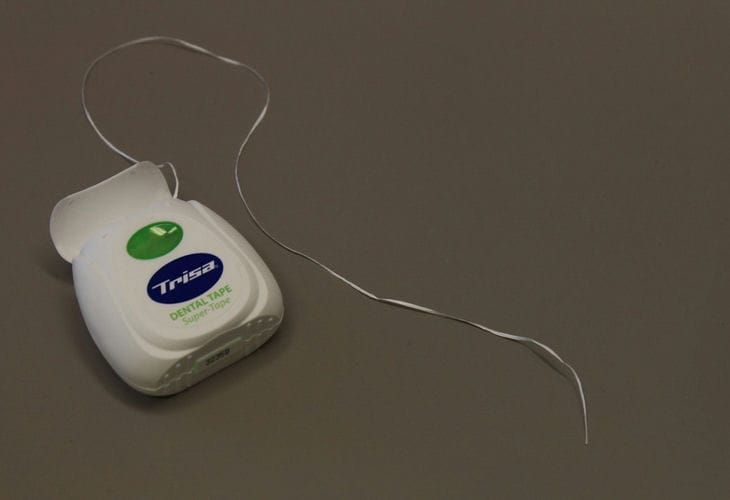 Как экономить, используя обычную зубную нить: лайфхак для каждого