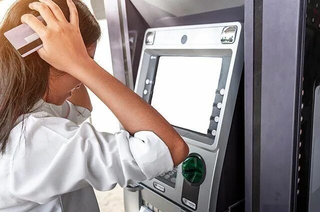 Россия вводит жесткий контроль за банковскими операциями: как деньги стали под подозрением