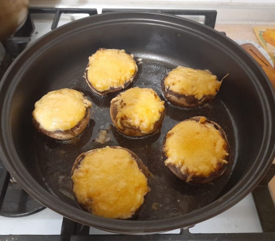 Непревзойденный вкус: запеченные шампиньоны с сыром, которые завоюют ваши сердца