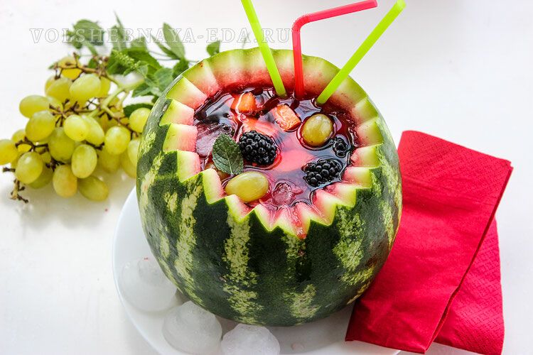 Крюшон в арбузе: летний вкус в каждом глотке