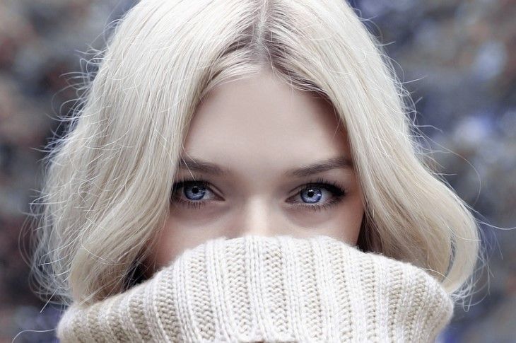 Как очистить свитер от неряшливых катышков: вещь станет нежнее шелка