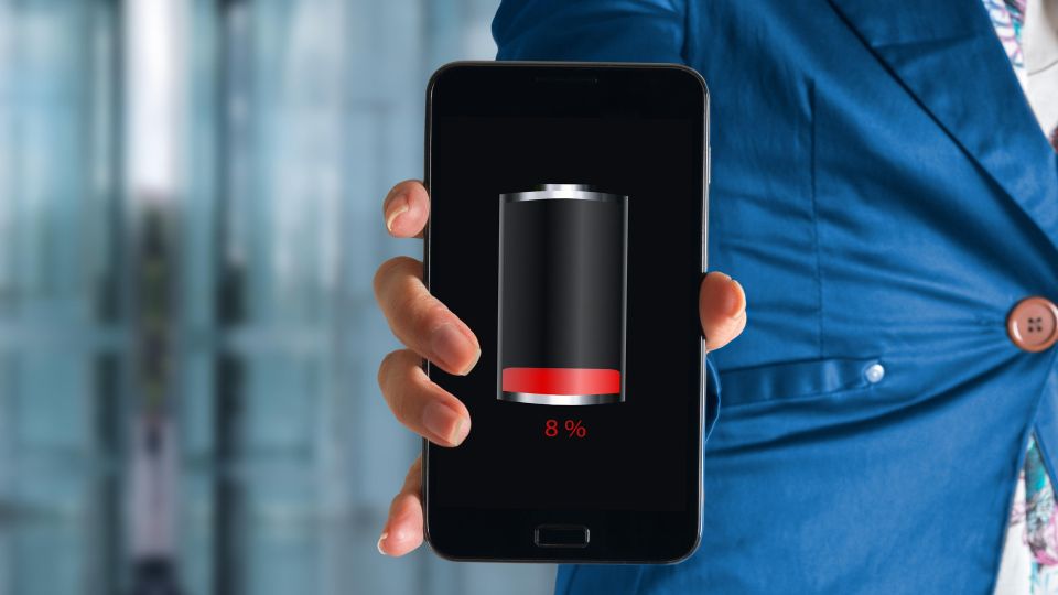 Телефон точно сядет уже через пару часов: заряд «съедает» эта автоматическая функция