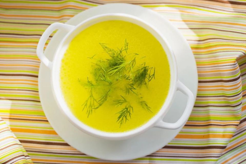 Как сделать куриный бульон безупречно вкусным: секреты наших бабушек