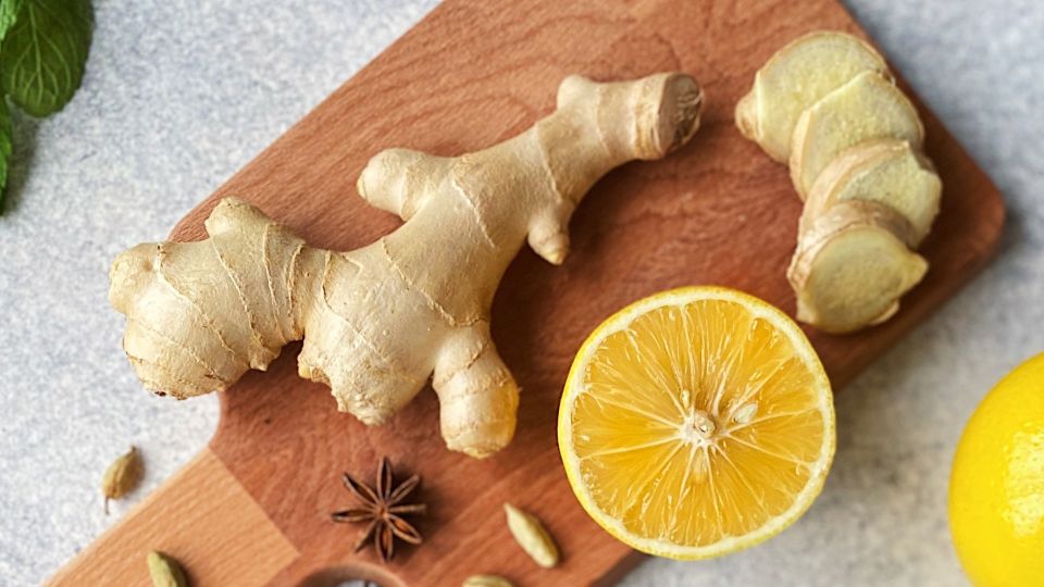 Имбирь пролежит в холодильнике в три раза дольше: хранить пряность нужно только так
