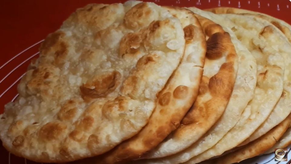 Лепешки на завтрак: как газировка и майонез создают кулинарное чудо