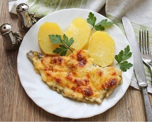 Минтай в сырном соусе